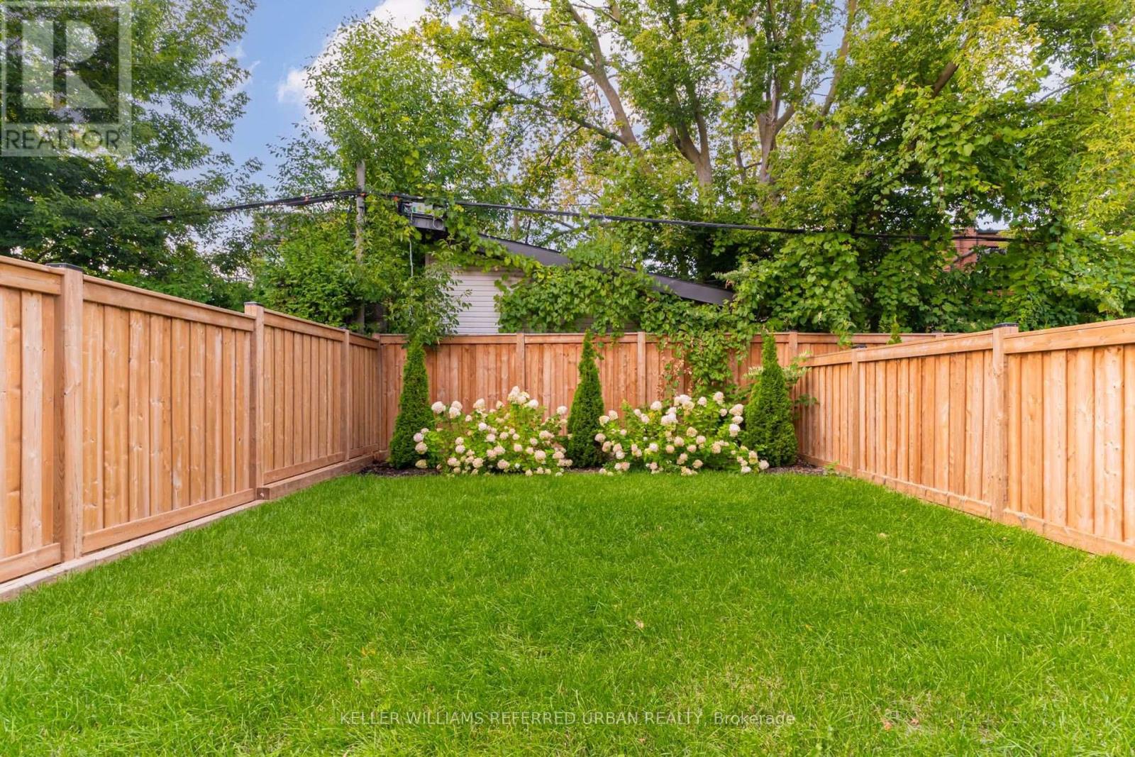 62 Ash Crescent, Toronto (long Branch), Ontario