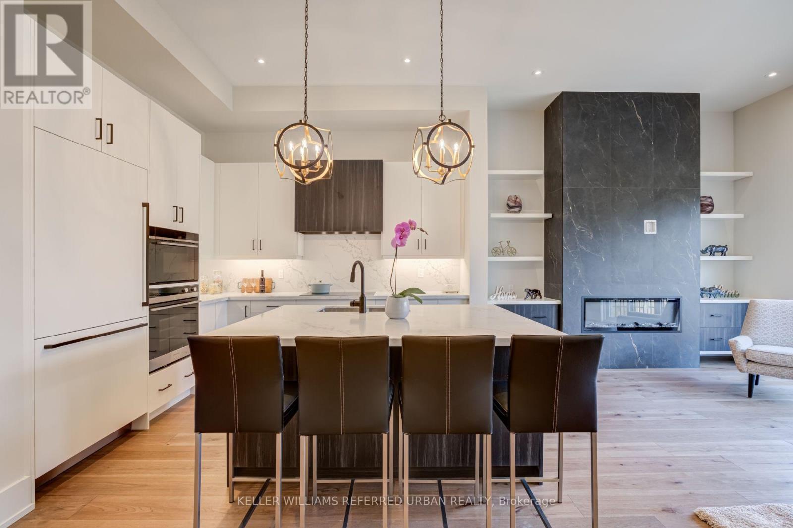 62 Ash Crescent, Toronto (long Branch), Ontario