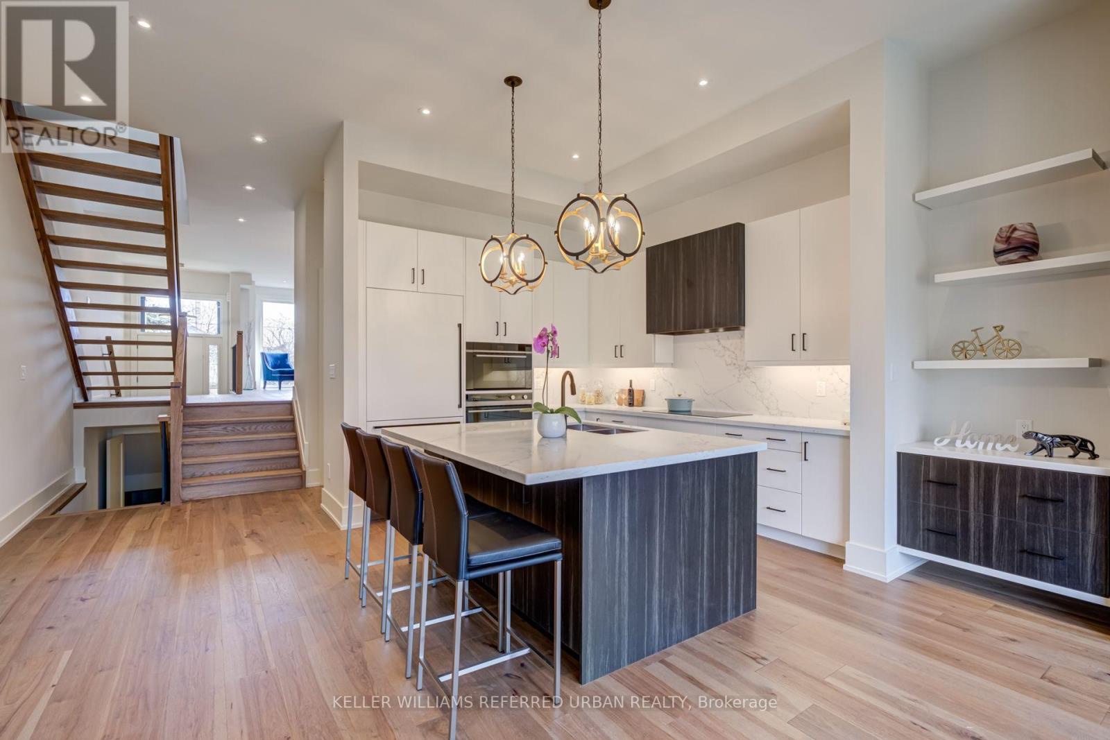 62 Ash Crescent, Toronto (long Branch), Ontario