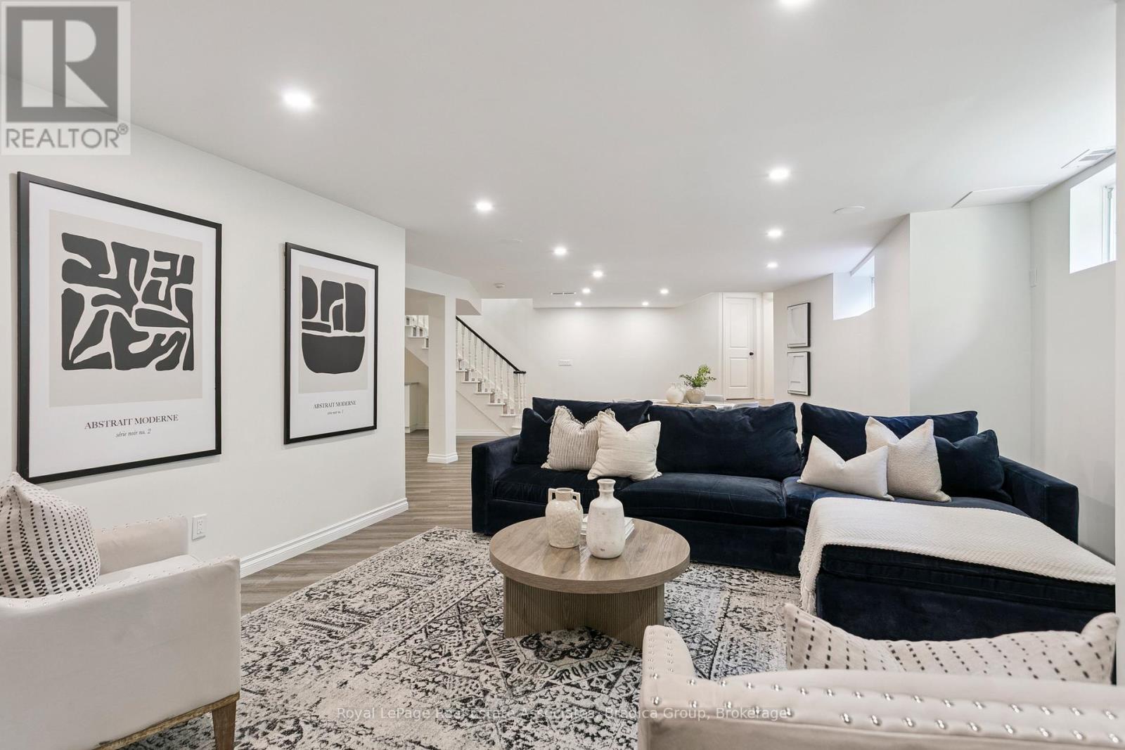 19 Lorraine Gardens, Toronto (islington-city Centre West), Ontario