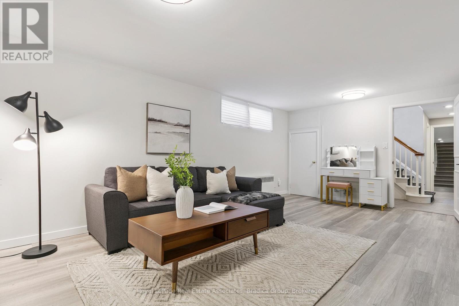 19 Lorraine Gardens, Toronto (islington-city Centre West), Ontario