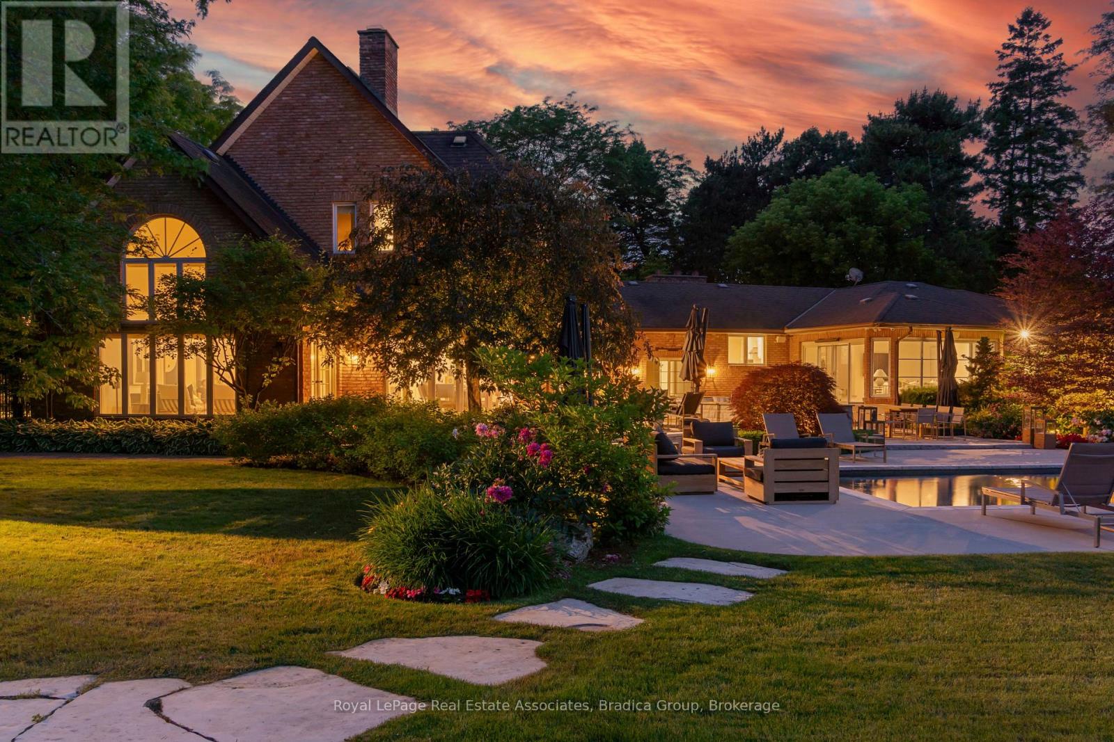 19 Lorraine Gardens, Toronto (islington-city Centre West), Ontario