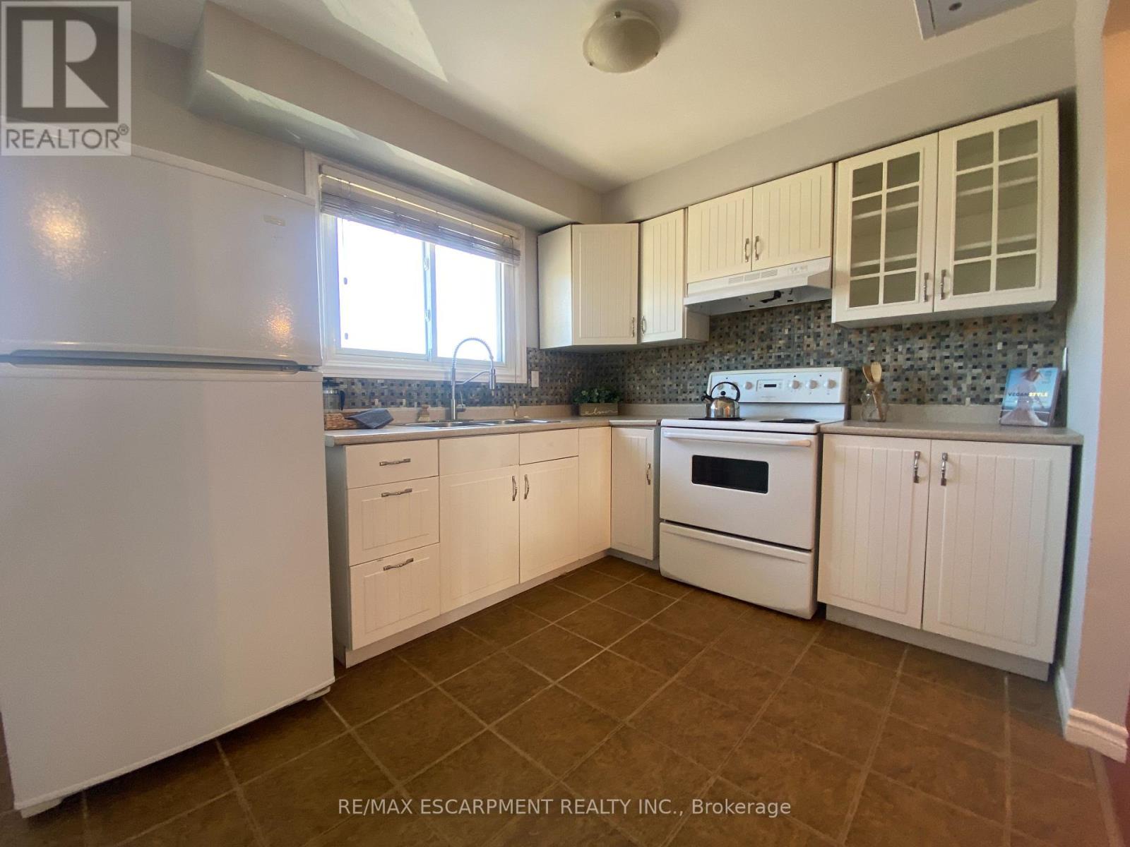 3 - 1025 Upper Gage Avenue, Hamilton (berrisfield), Ontario