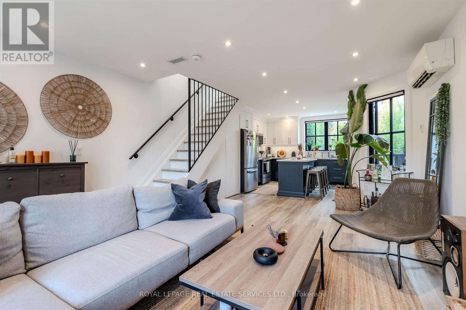 18 Milton Street, Toronto (mimico), Ontario