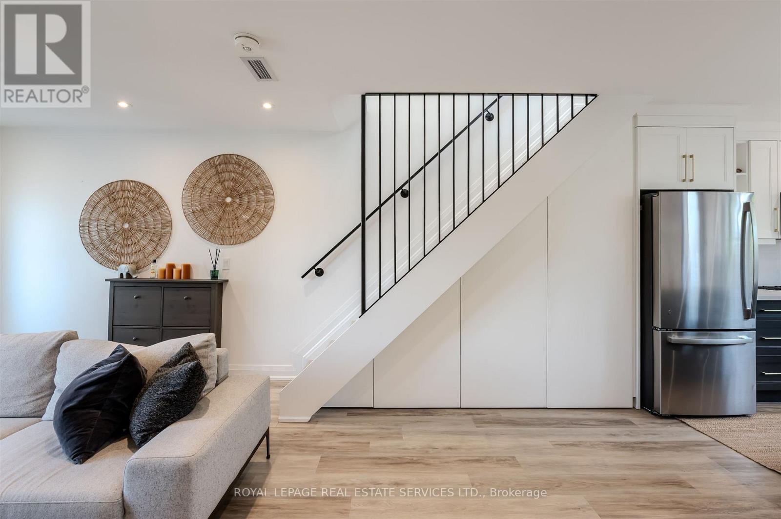 18 Milton Street, Toronto (mimico), Ontario