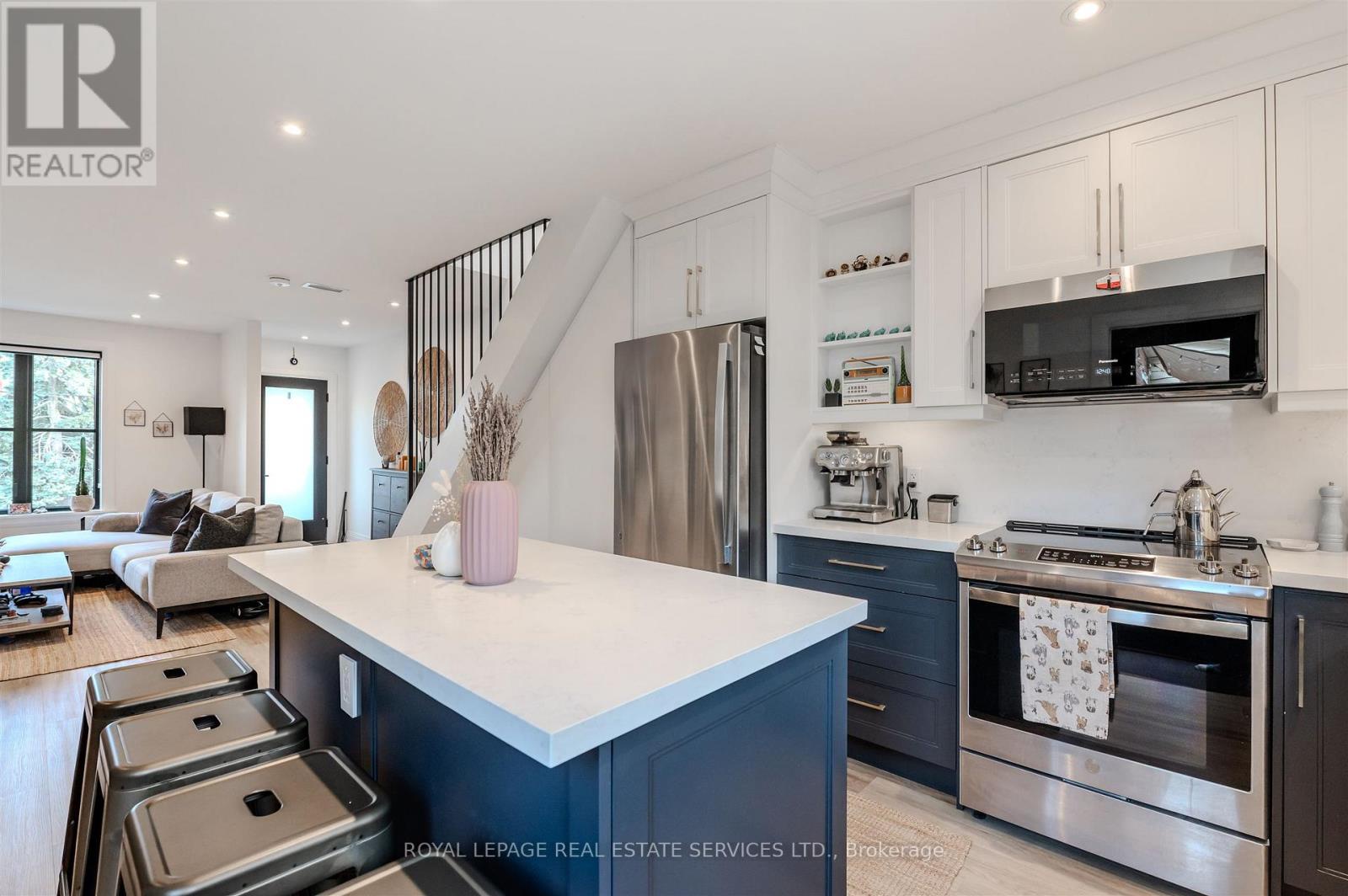 18 Milton Street, Toronto (mimico), Ontario