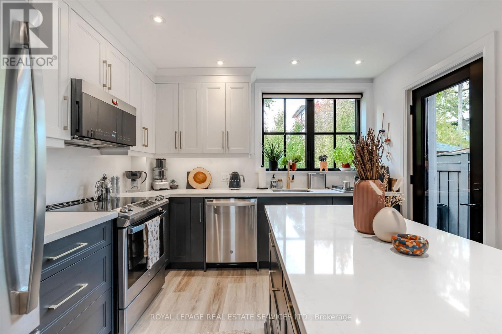 18 Milton Street, Toronto (mimico), Ontario