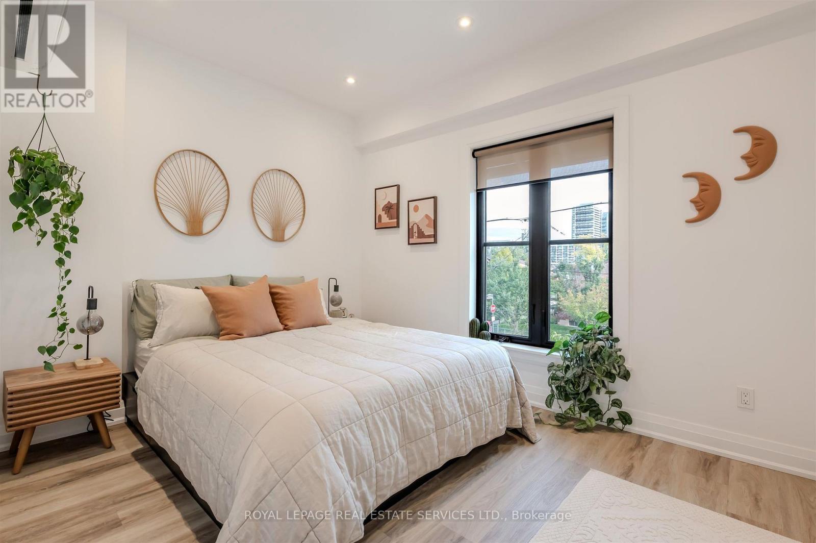 18 Milton Street, Toronto (mimico), Ontario