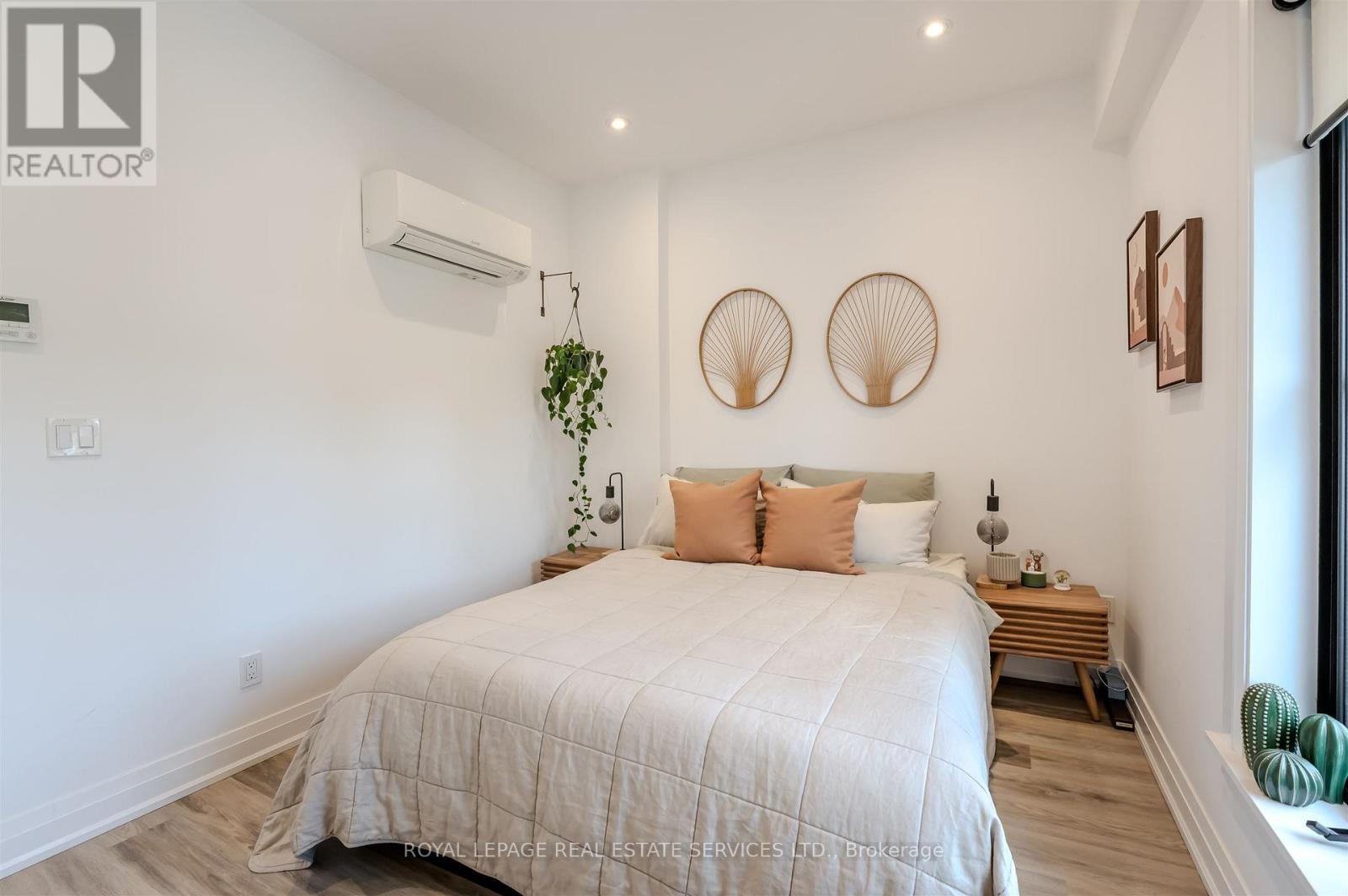 18 Milton Street, Toronto (mimico), Ontario