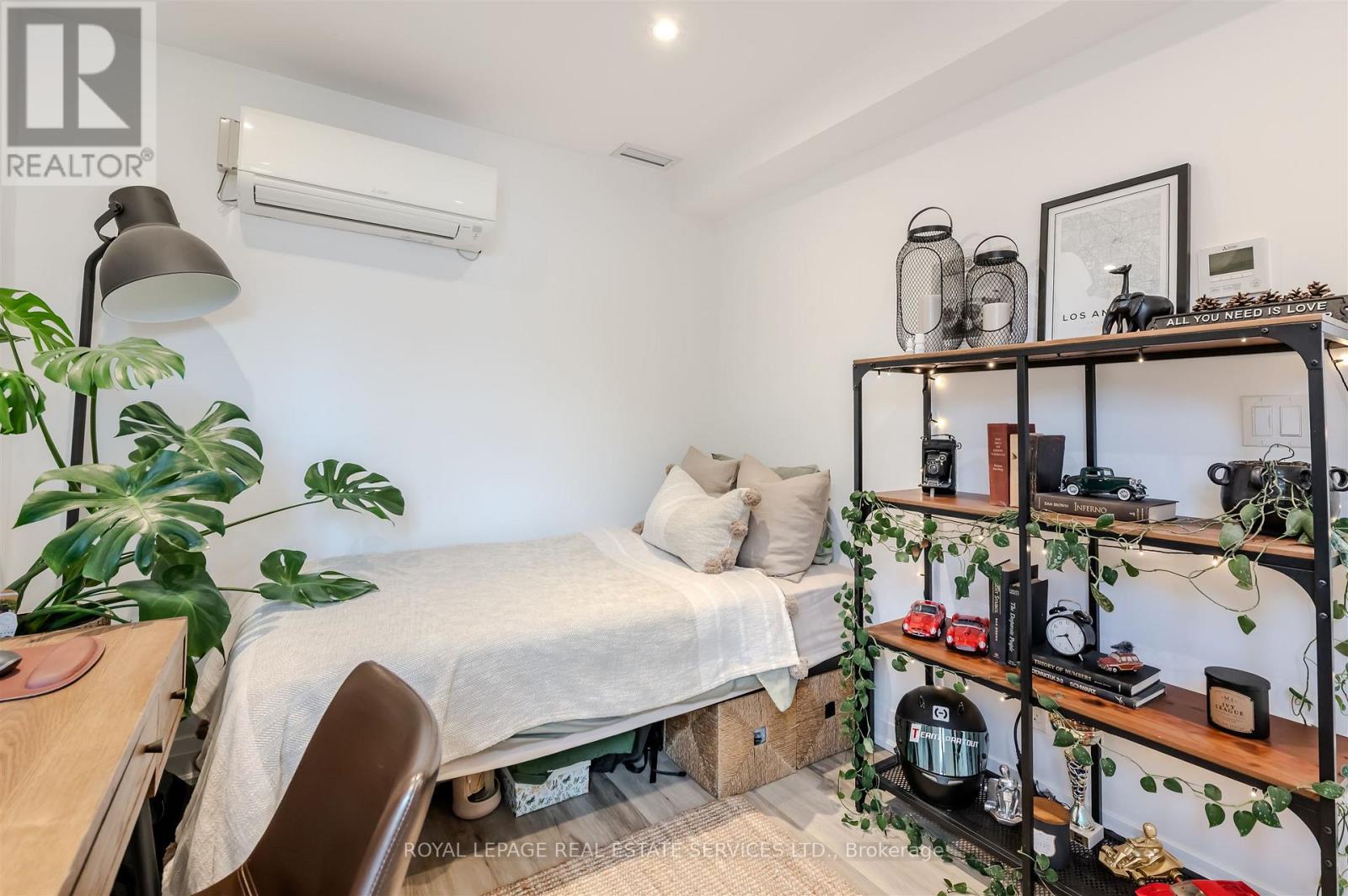 18 Milton Street, Toronto (mimico), Ontario