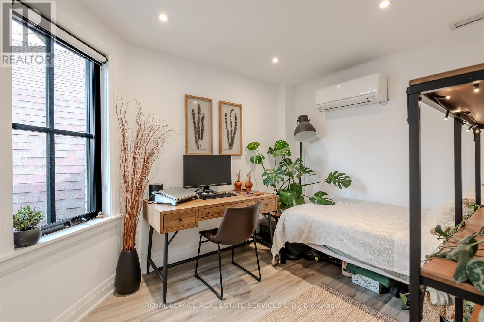 18 Milton Street, Toronto (mimico), Ontario