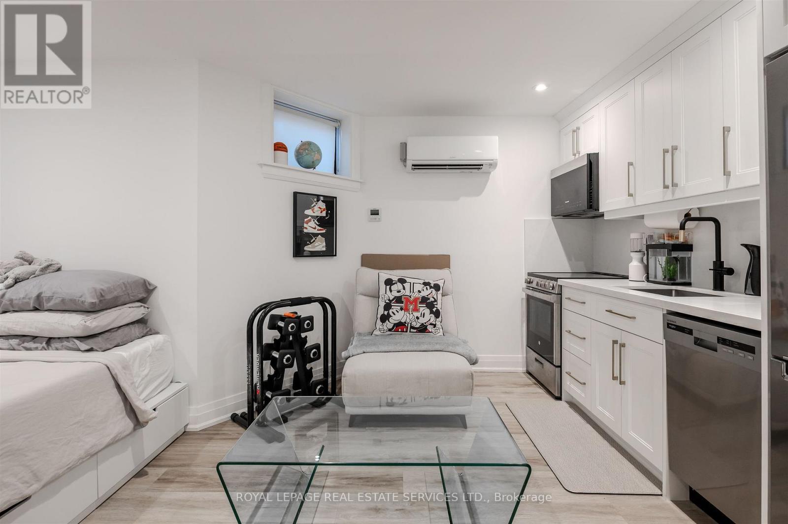 18 Milton Street, Toronto (mimico), Ontario