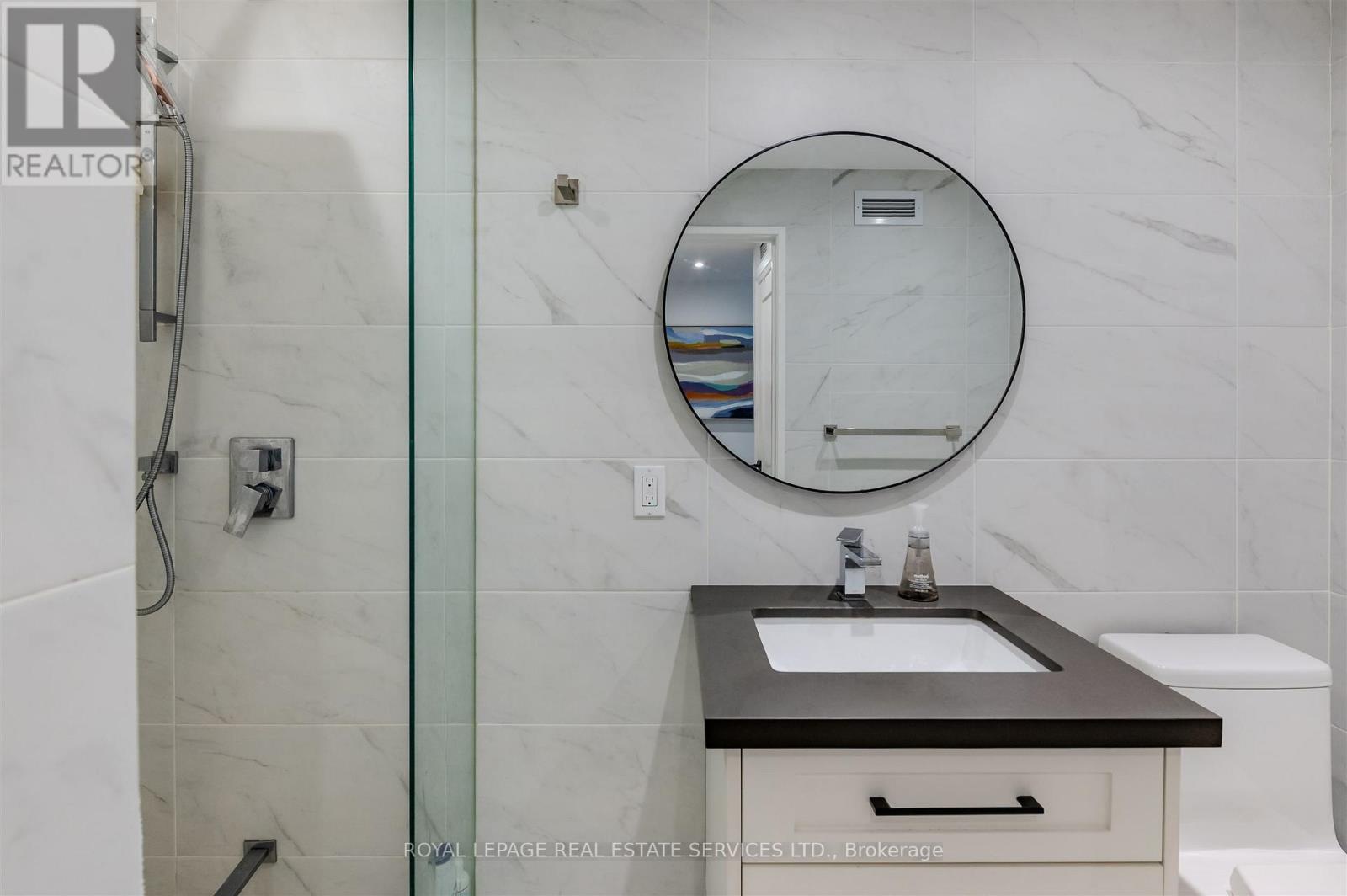 18 Milton Street, Toronto (mimico), Ontario