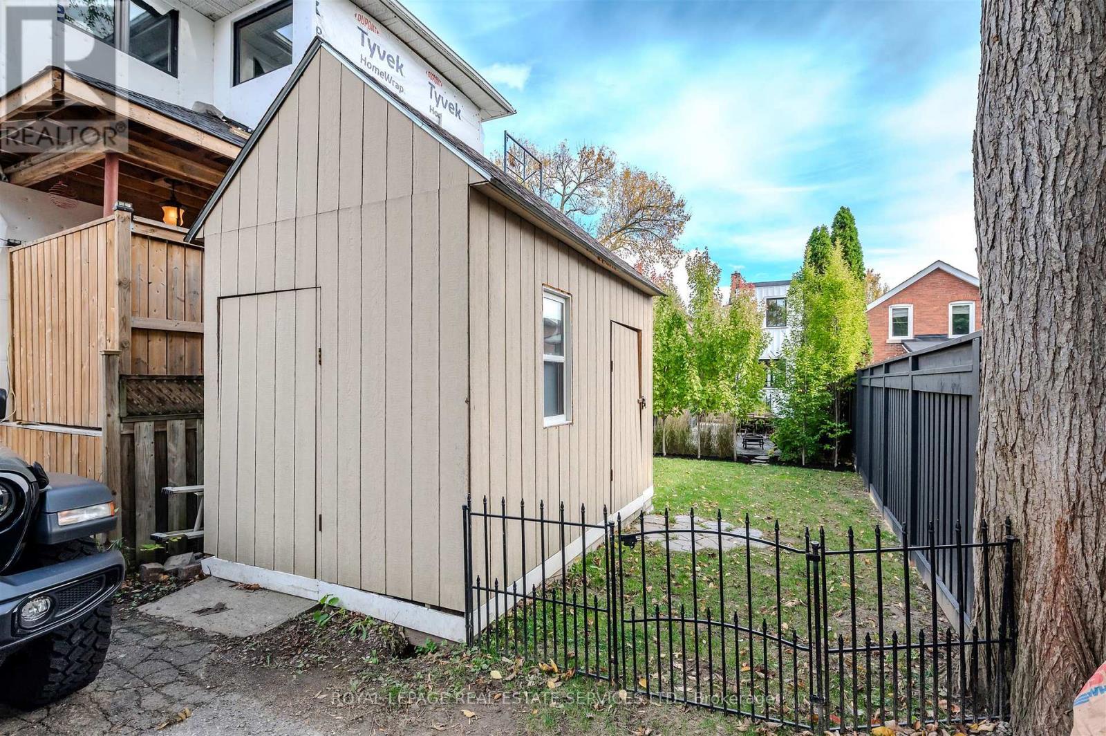 18 Milton Street, Toronto (mimico), Ontario