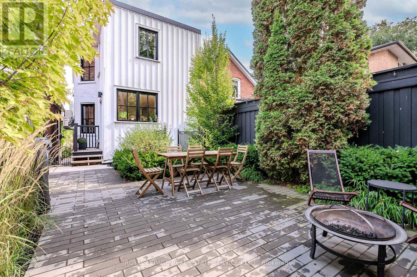 18 Milton Street, Toronto (mimico), Ontario