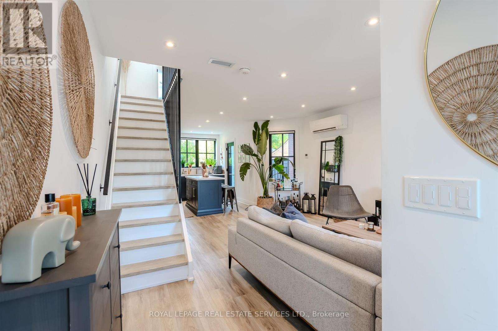 18 Milton Street, Toronto (mimico), Ontario