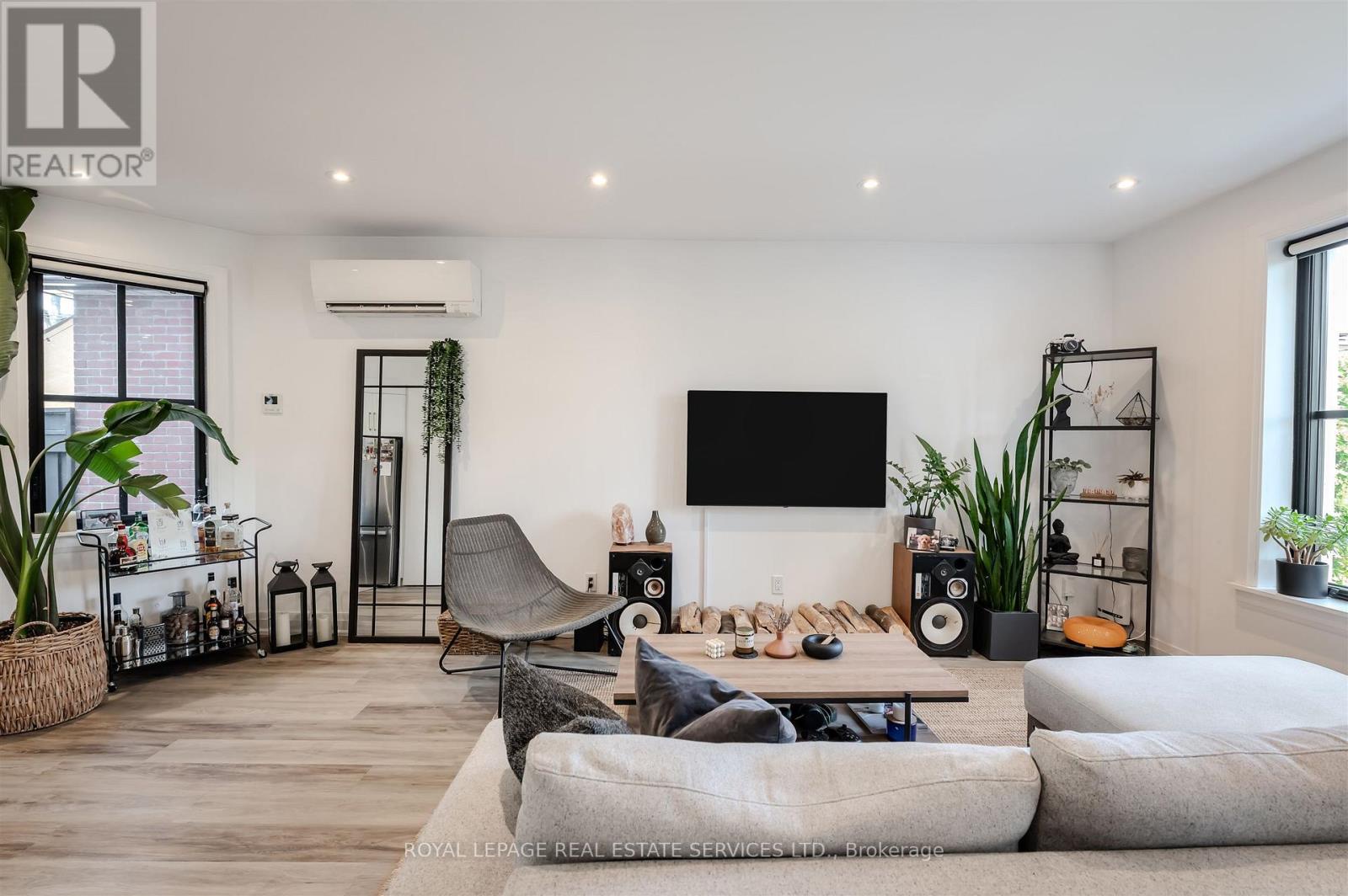 18 Milton Street, Toronto (mimico), Ontario