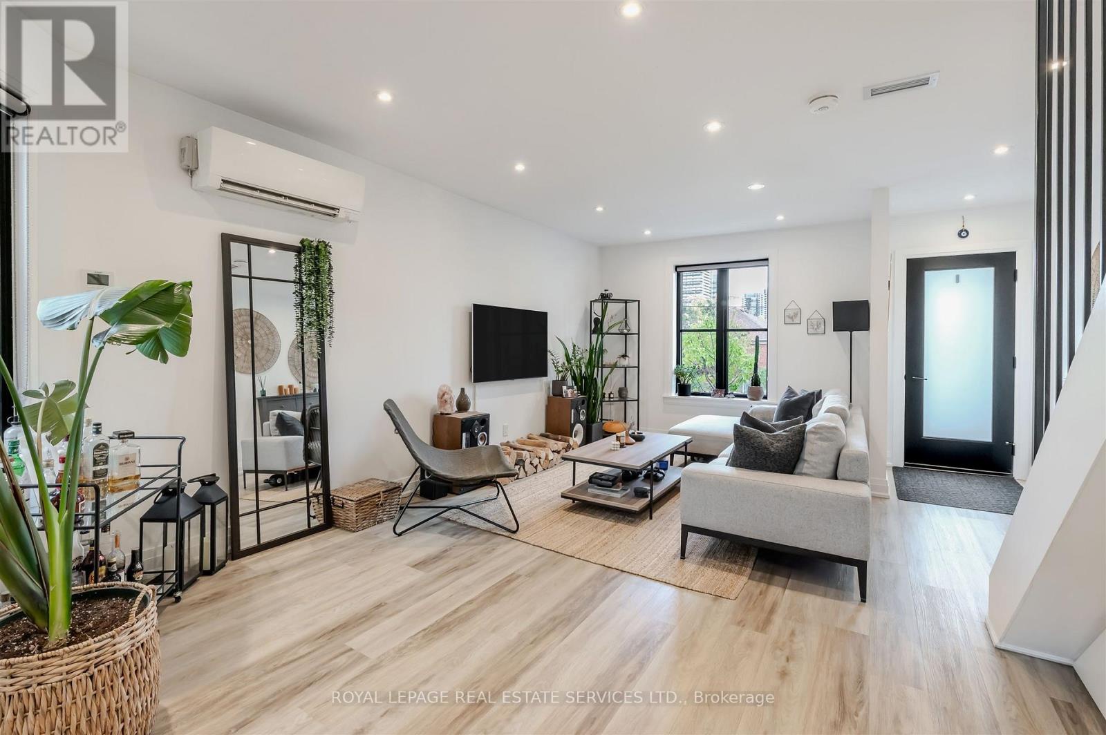 18 Milton Street, Toronto (mimico), Ontario