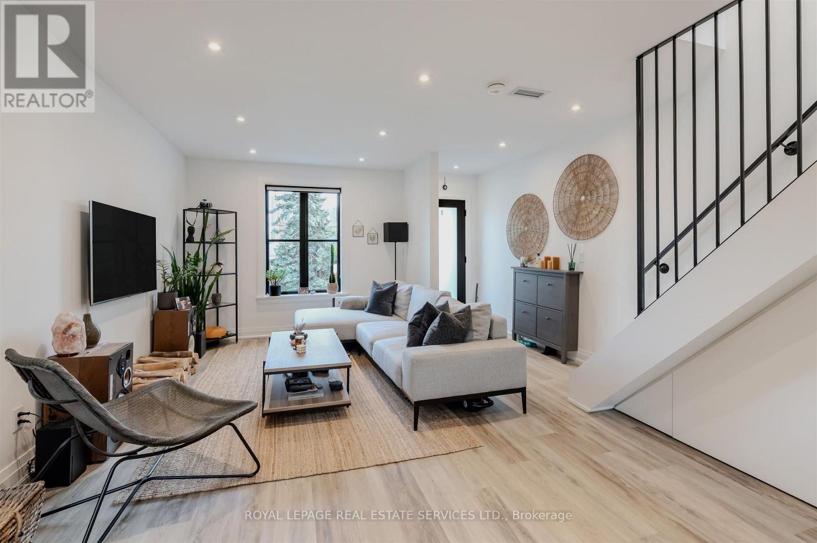 18 Milton Street, Toronto (mimico), Ontario