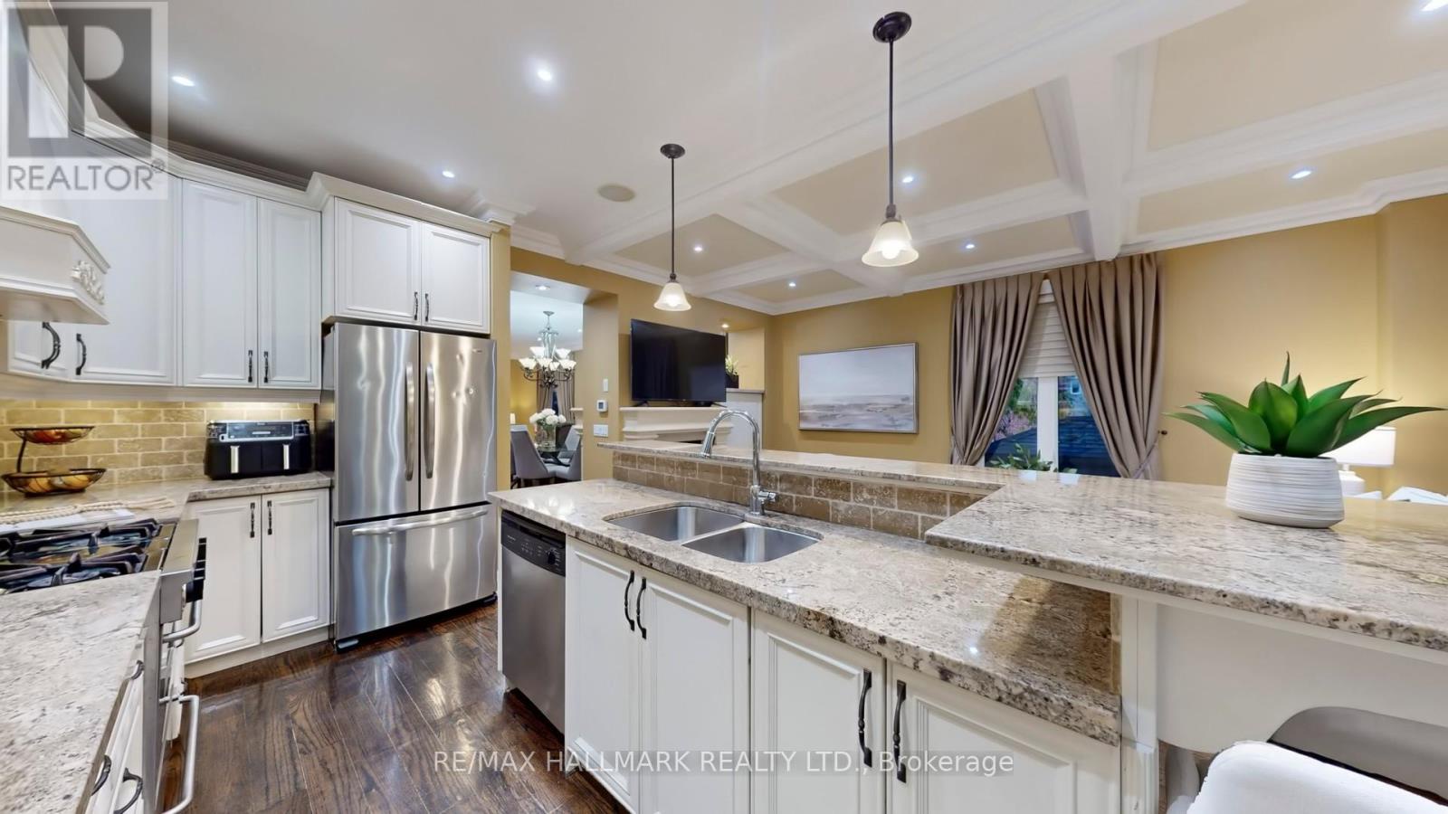 204 Maple Leaf Drive, Toronto (rustic), Ontario