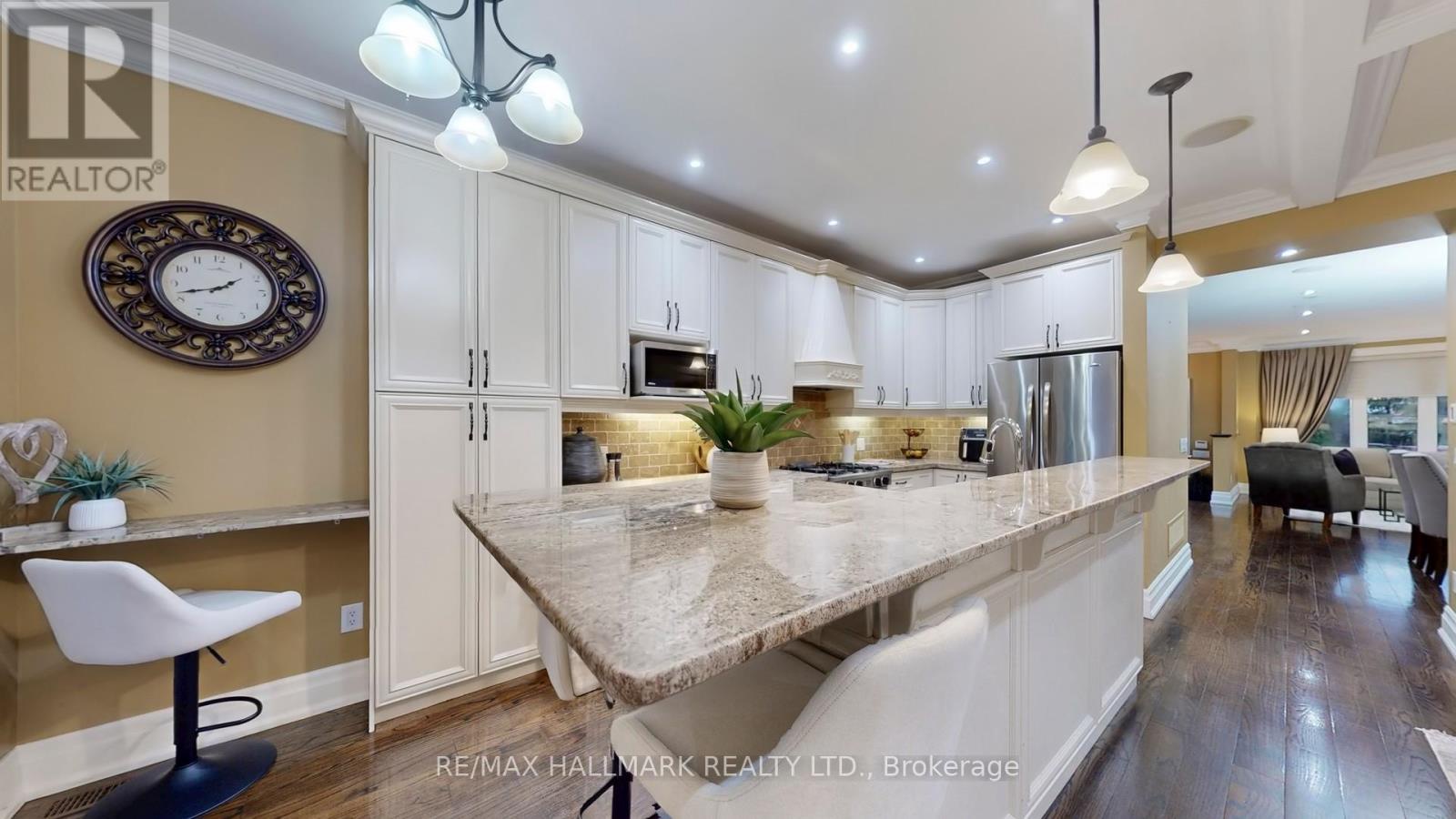 204 Maple Leaf Drive, Toronto (rustic), Ontario