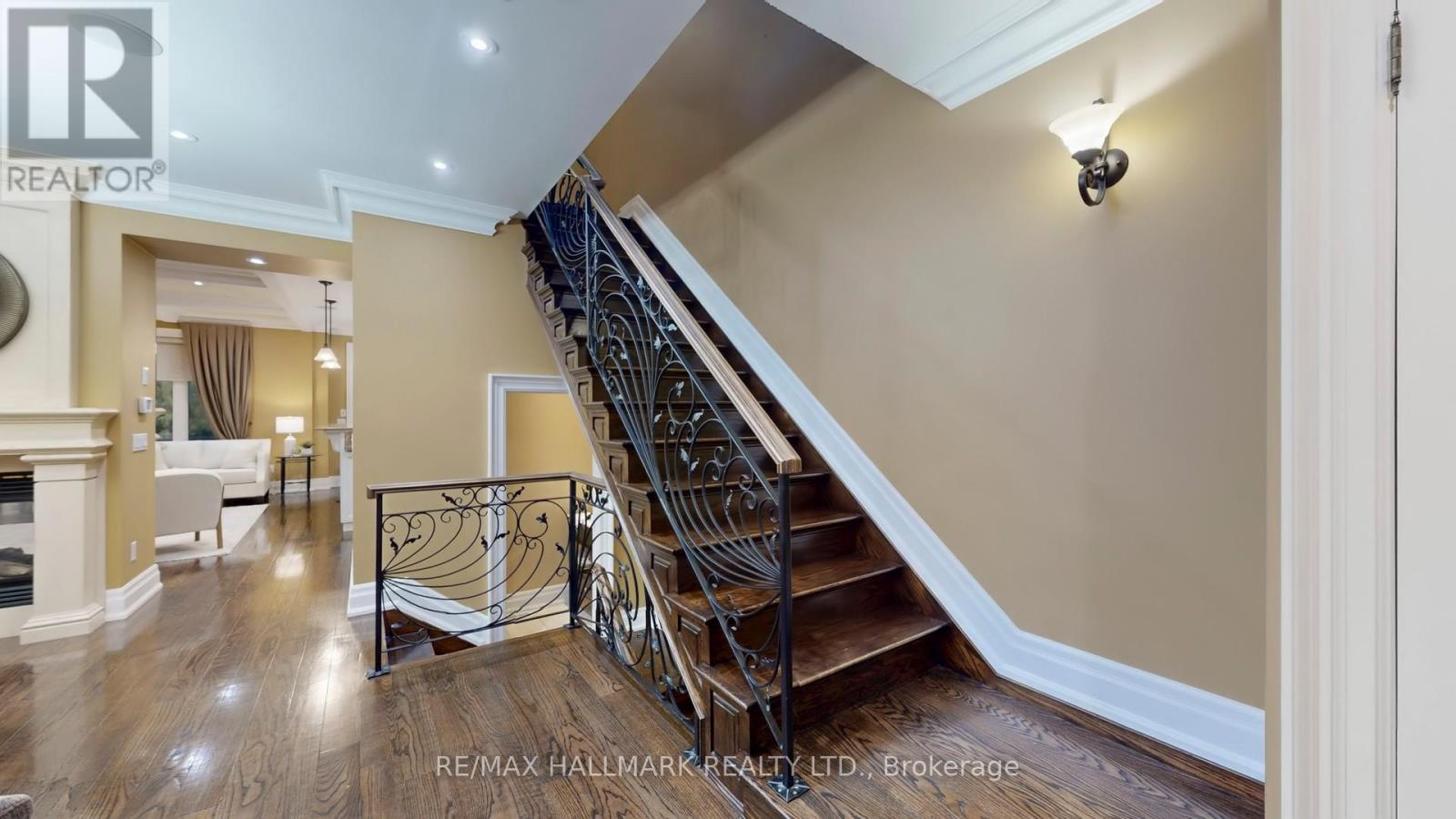 204 Maple Leaf Drive, Toronto (rustic), Ontario