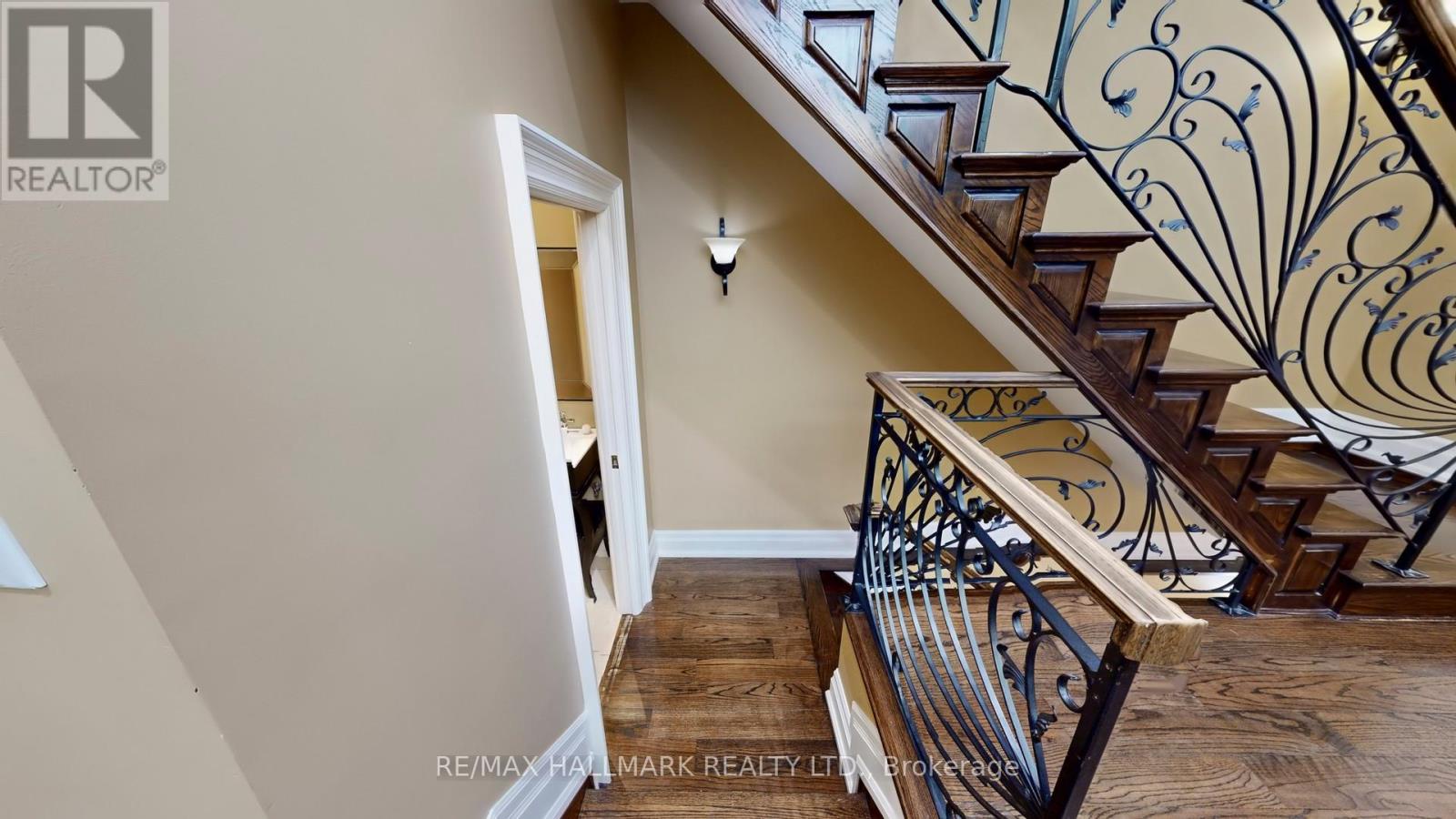 204 Maple Leaf Drive, Toronto (rustic), Ontario