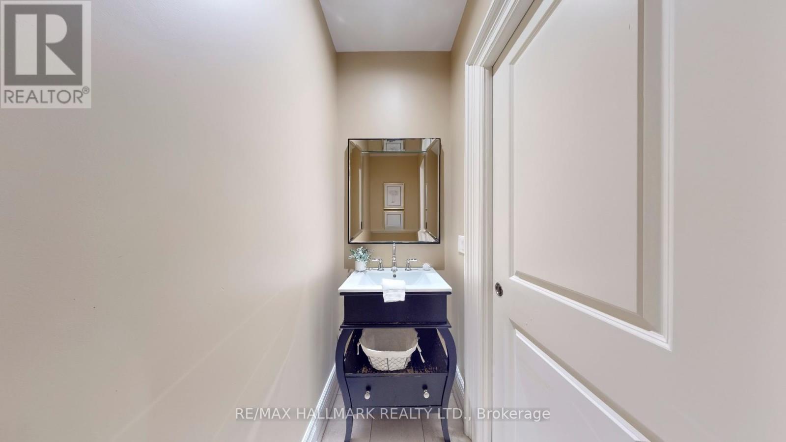 204 Maple Leaf Drive, Toronto (rustic), Ontario