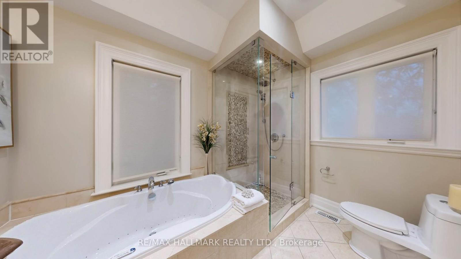 204 Maple Leaf Drive, Toronto (rustic), Ontario