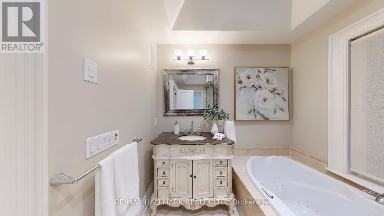 204 Maple Leaf Drive, Toronto (rustic), Ontario