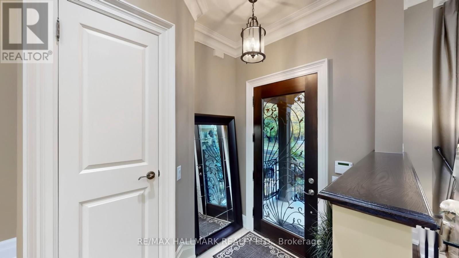 204 Maple Leaf Drive, Toronto (rustic), Ontario