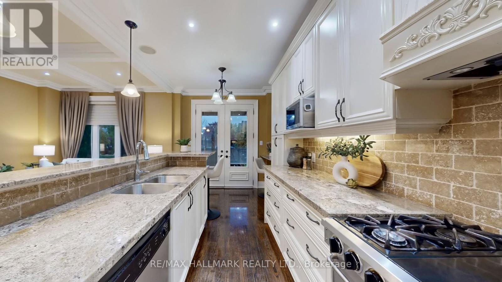 204 Maple Leaf Drive, Toronto (rustic), Ontario