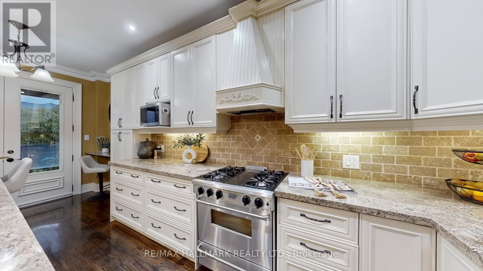 204 Maple Leaf Drive, Toronto (rustic), Ontario