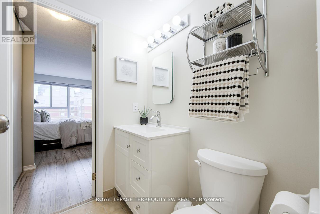 933 - 222 The Esplanade, Toronto (waterfront Communities), Ontario