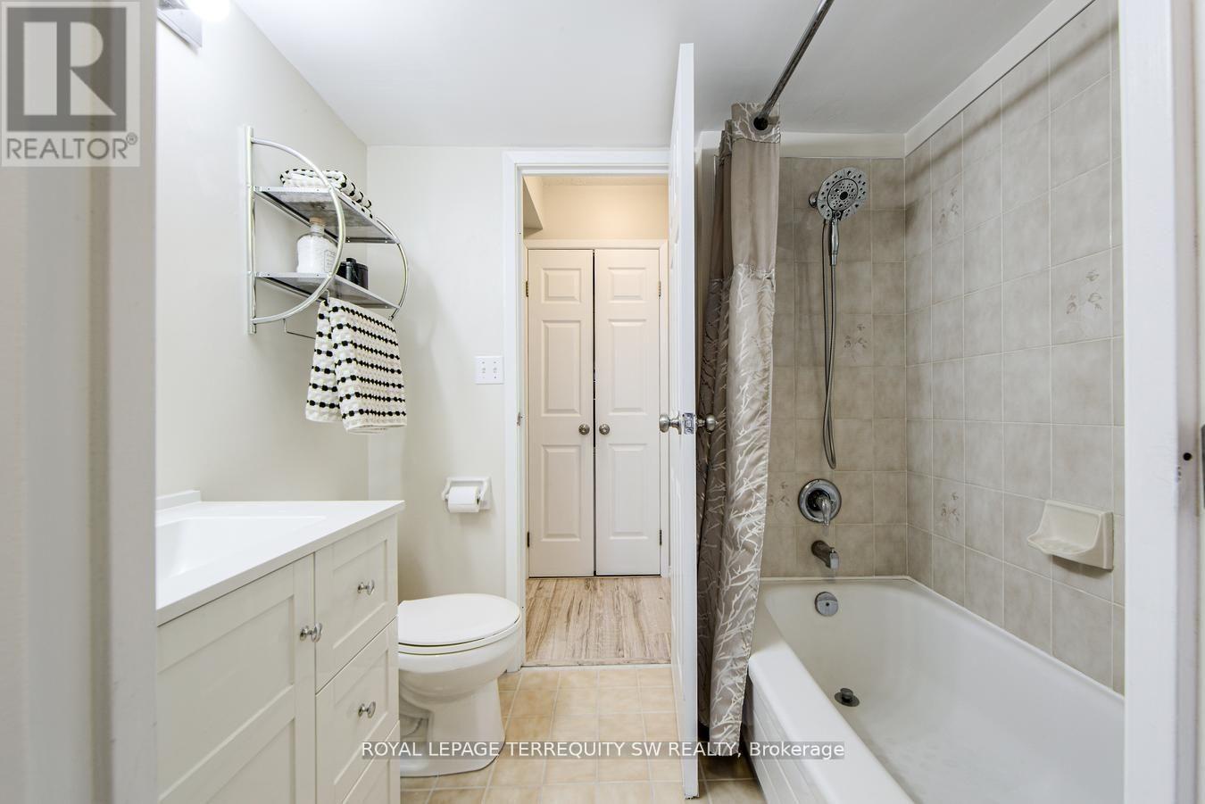 933 - 222 The Esplanade, Toronto (waterfront Communities), Ontario