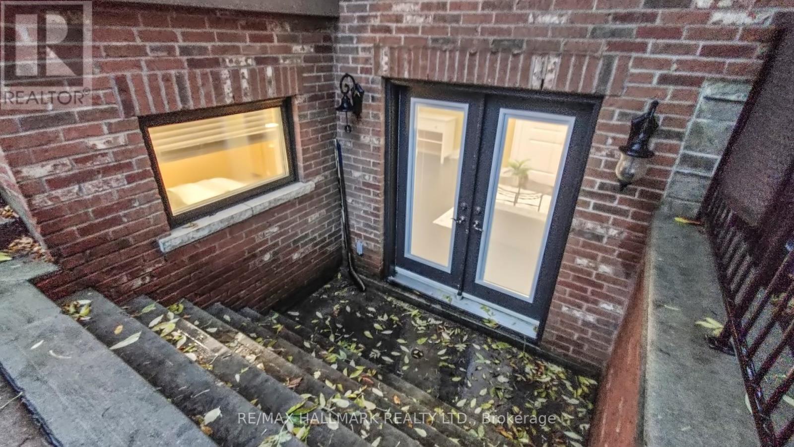 204 Maple Leaf Drive, Toronto (rustic), Ontario