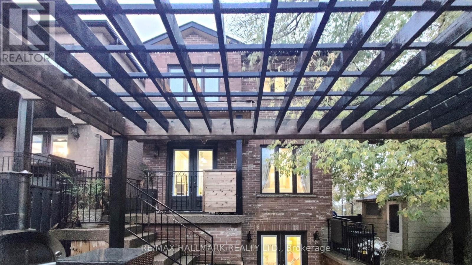 204 Maple Leaf Drive, Toronto (rustic), Ontario