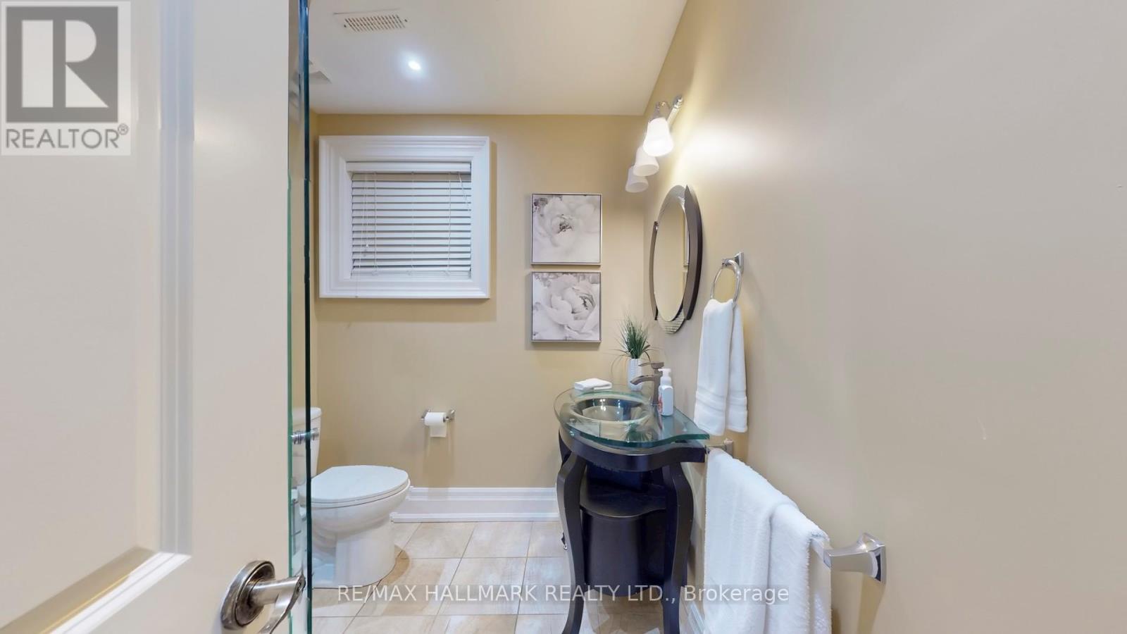 204 Maple Leaf Drive, Toronto (rustic), Ontario