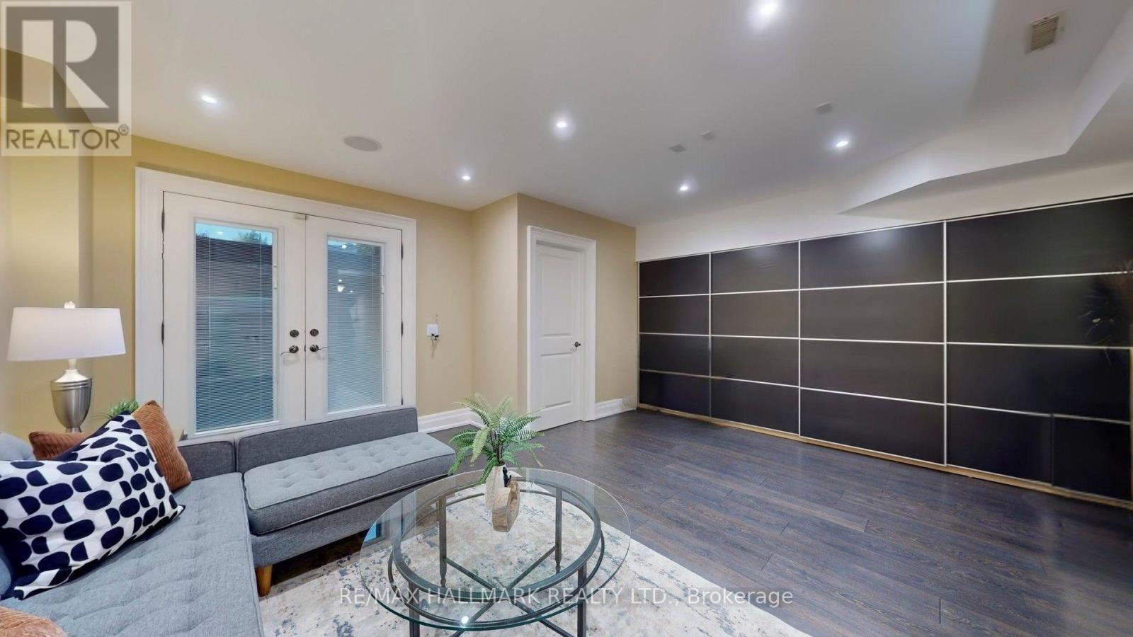 204 Maple Leaf Drive, Toronto (rustic), Ontario