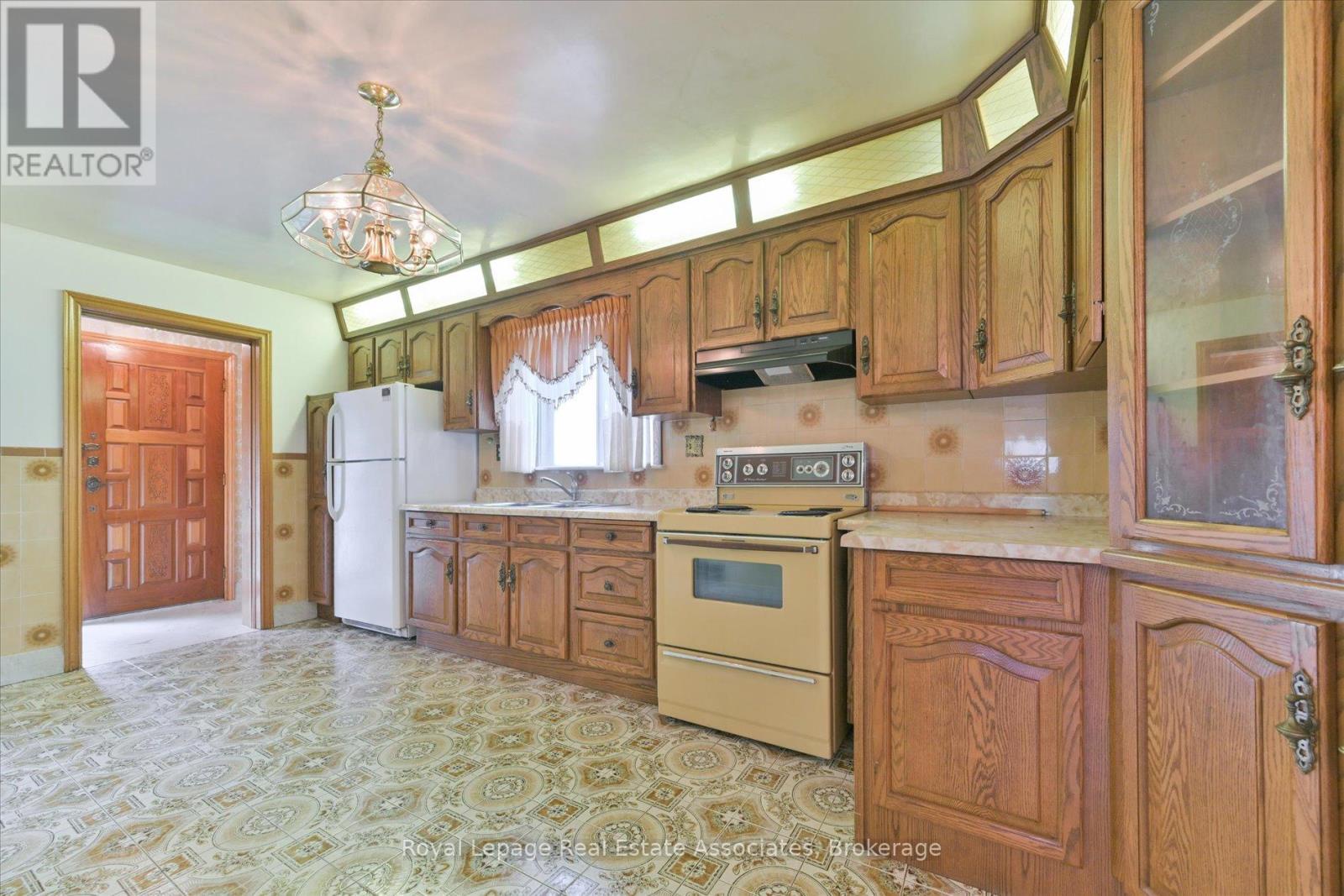 135 Jay Street, Toronto (maple Leaf), Ontario