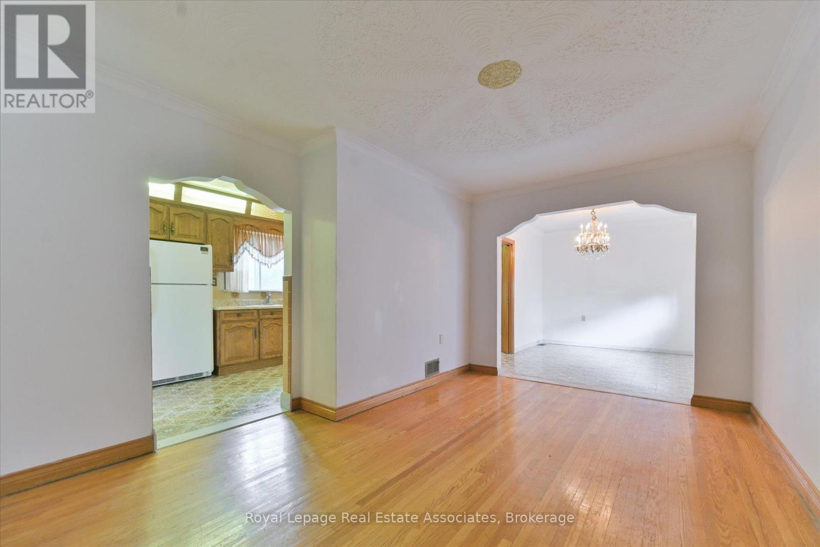 135 Jay Street, Toronto (maple Leaf), Ontario