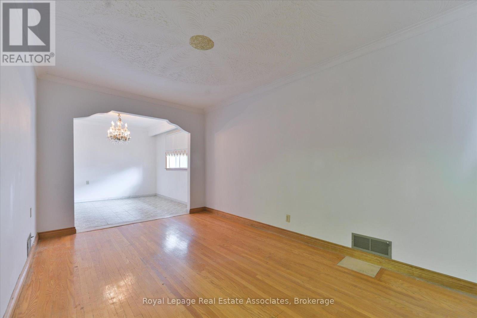 135 Jay Street, Toronto (maple Leaf), Ontario