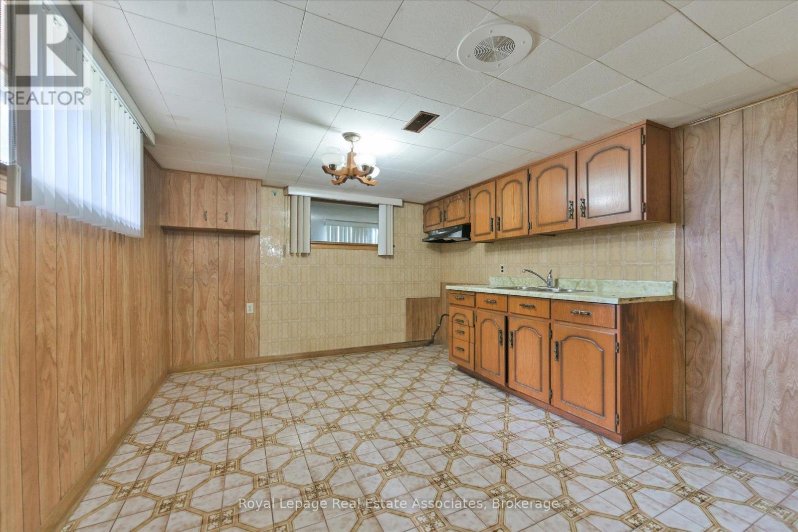 135 Jay Street, Toronto (maple Leaf), Ontario