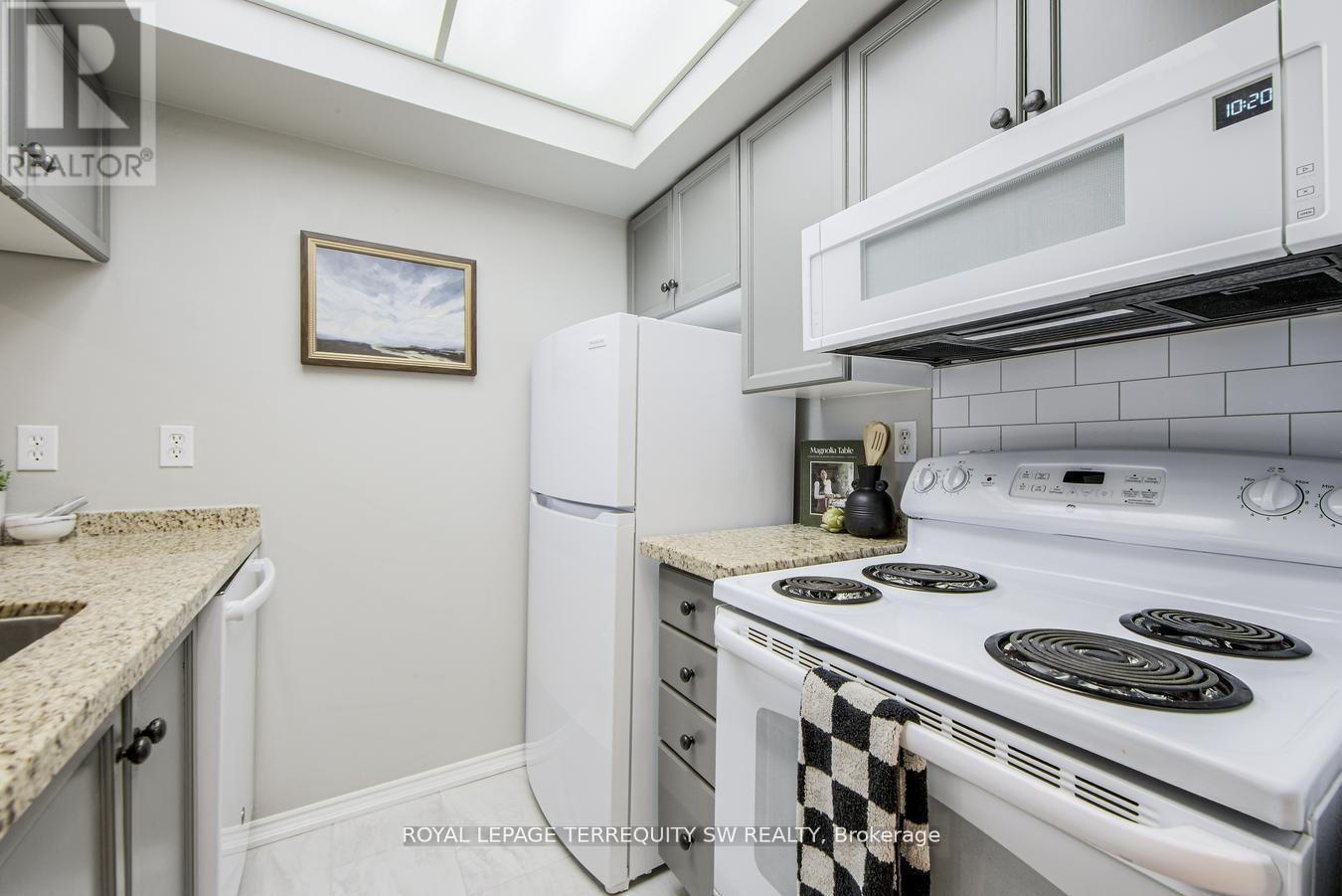 933 - 222 The Esplanade, Toronto (waterfront Communities), Ontario