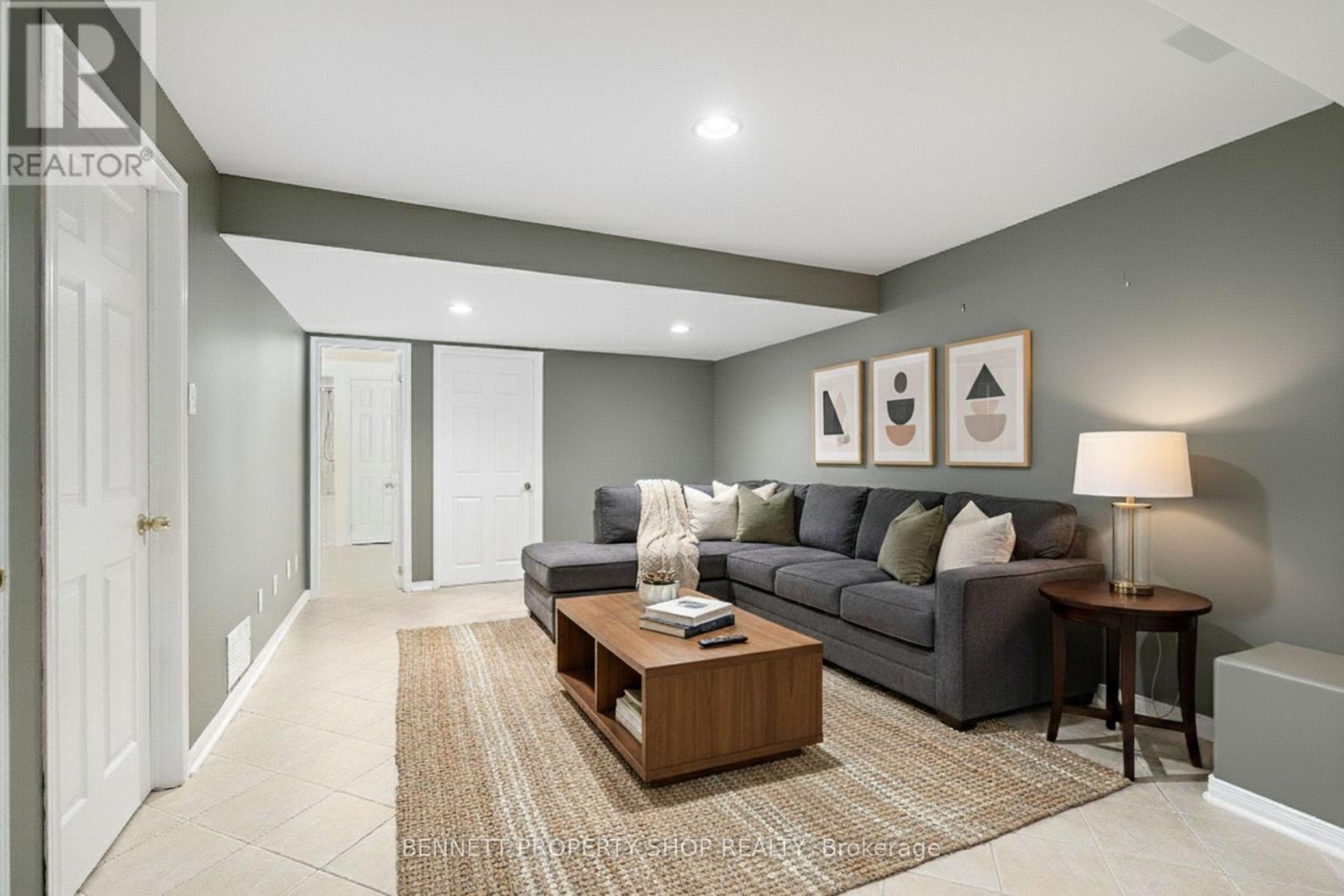 18 Tierney Drive, Ottawa, Ontario