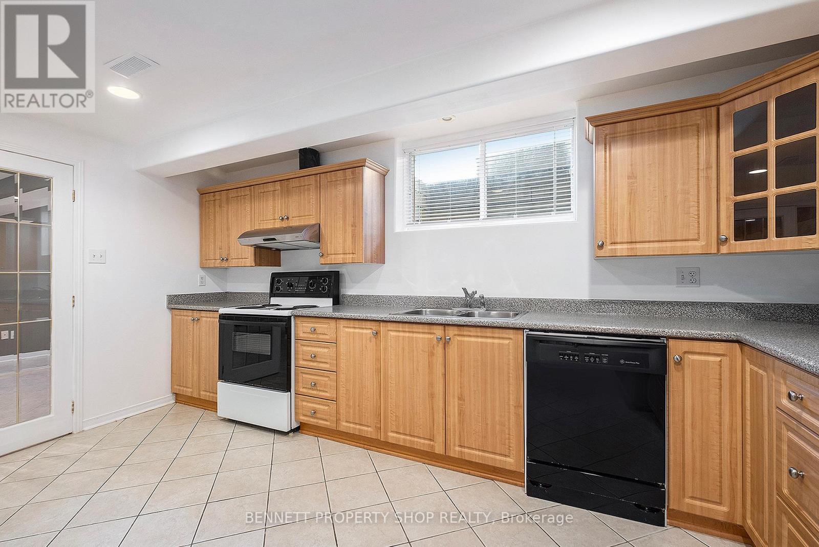 18 Tierney Drive, Ottawa, Ontario