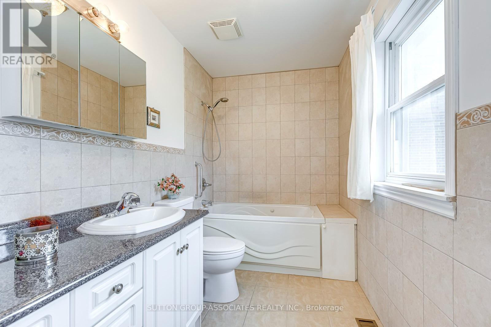 136 Anthony Road, Toronto (downsview-roding-cfb), Ontario