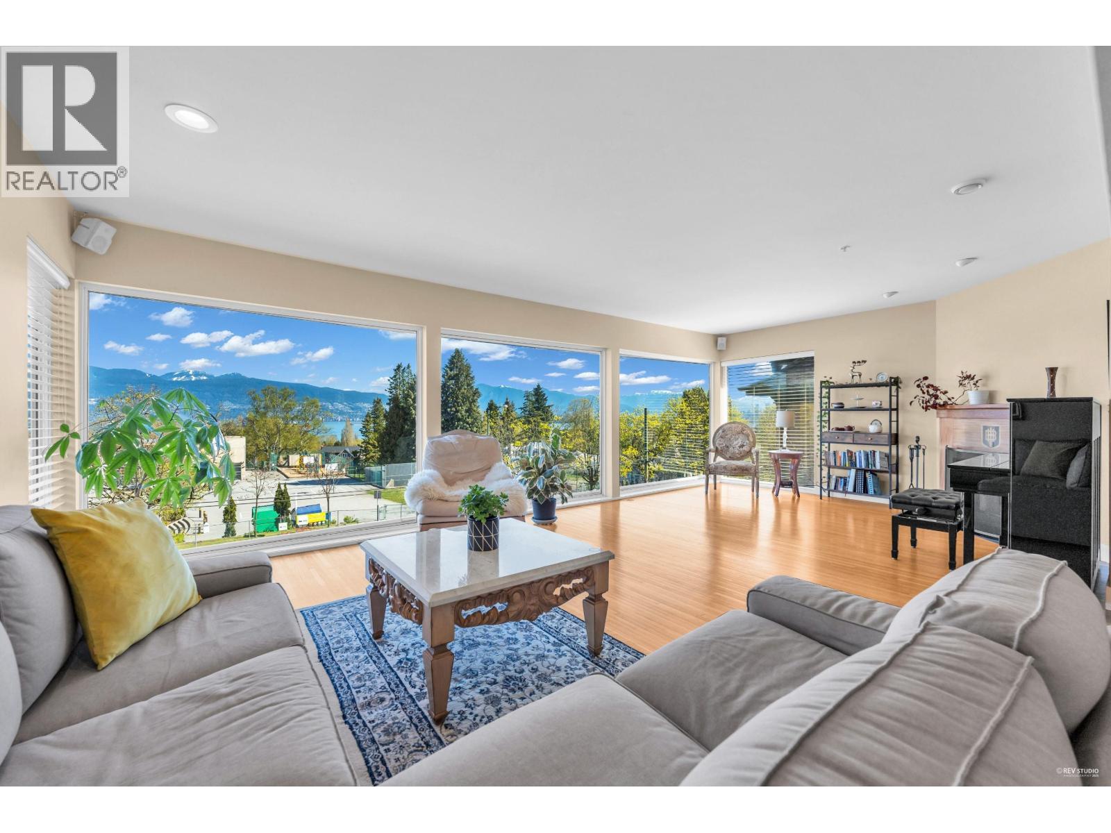 4060 W 10th Avenue, Vancouver, British Columbia