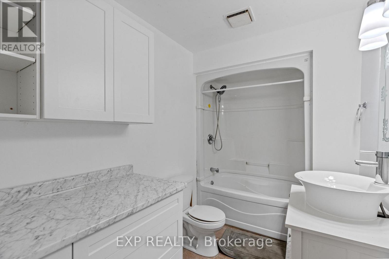 195 Main Street, Lucan Biddulph (lucan), Ontario