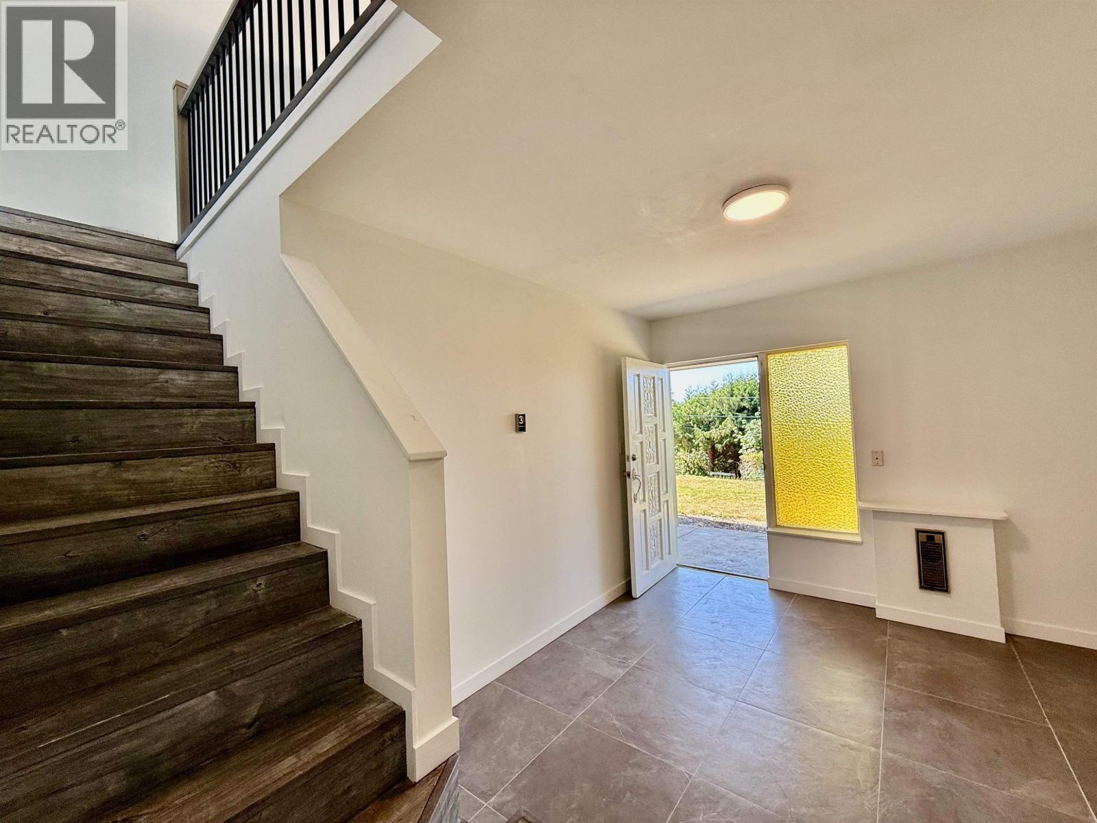 6472 Jasper Road, Sechelt, British Columbia